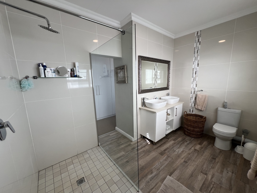 4 Bedroom Property for Sale in Wavecrest Eastern Cape